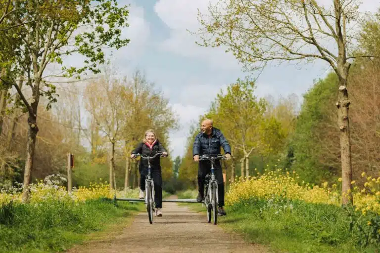 Fietsen in de natuur. In beweging en goed voor afvallen