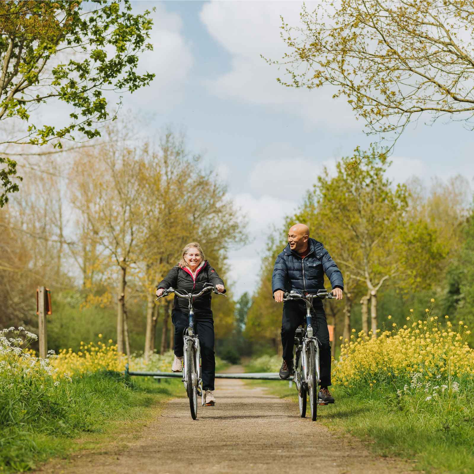 Fietsen in de natuur om gezond en fit ouder te worden