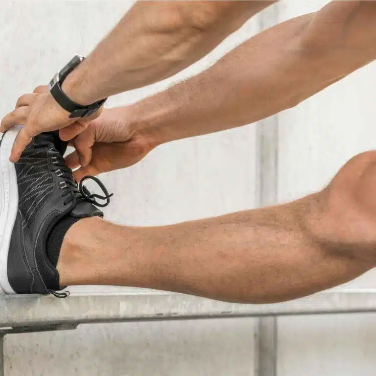 Rekken van de kuit tegen kramp of als warming-up