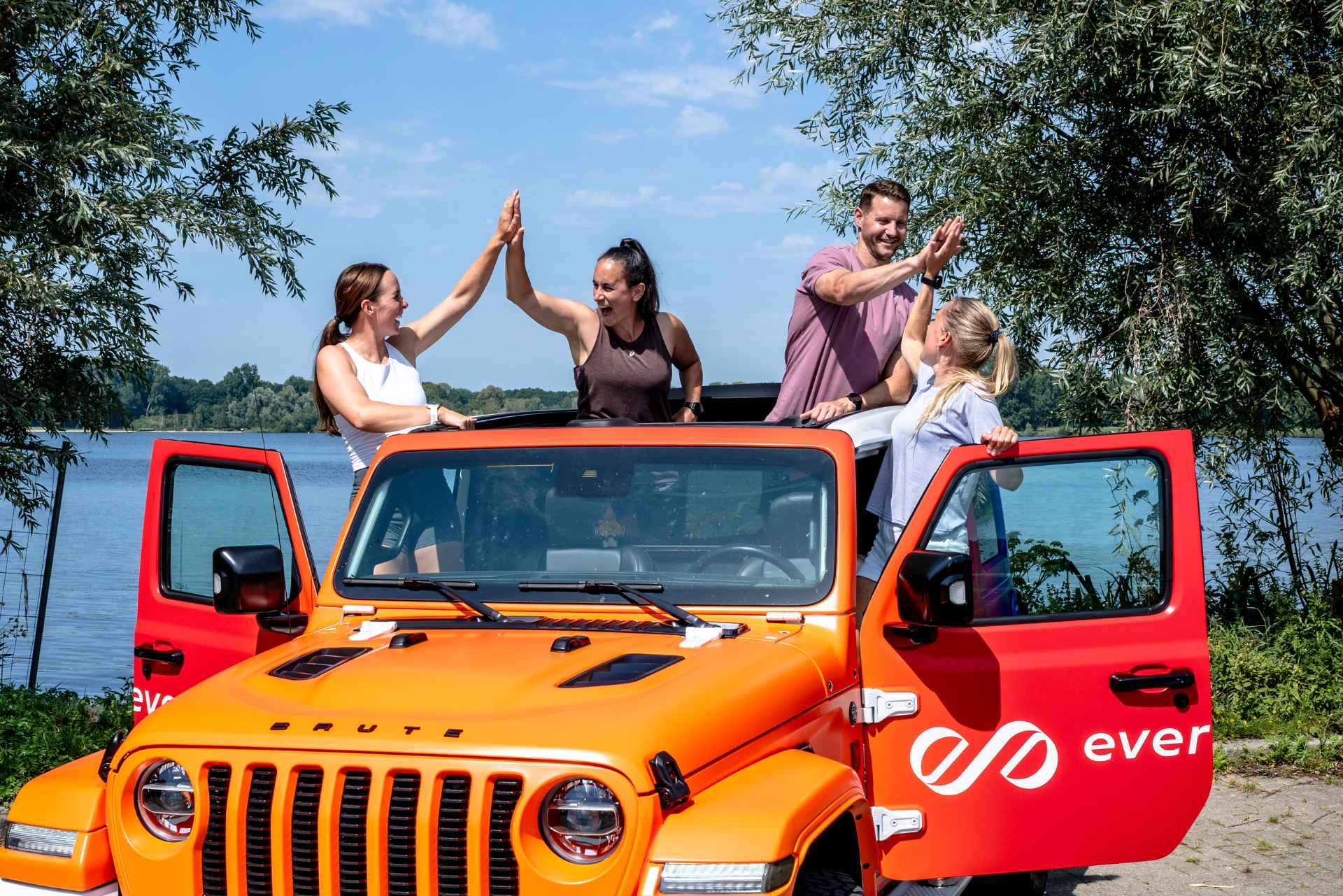 Bedrijfsauto gewrapt met team