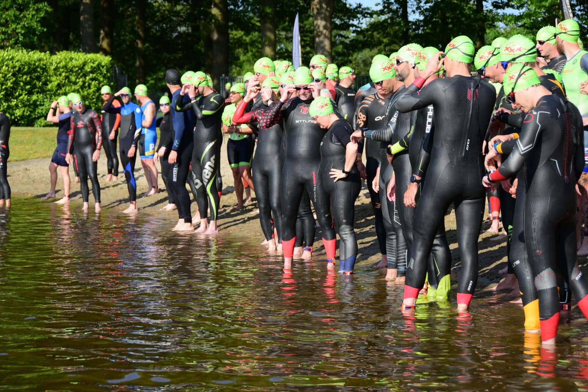 Fit Forward Triatlon sample (events), triatleten bij finishlijn