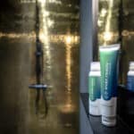 Sporters onder de douche met Ever Ready douchegel